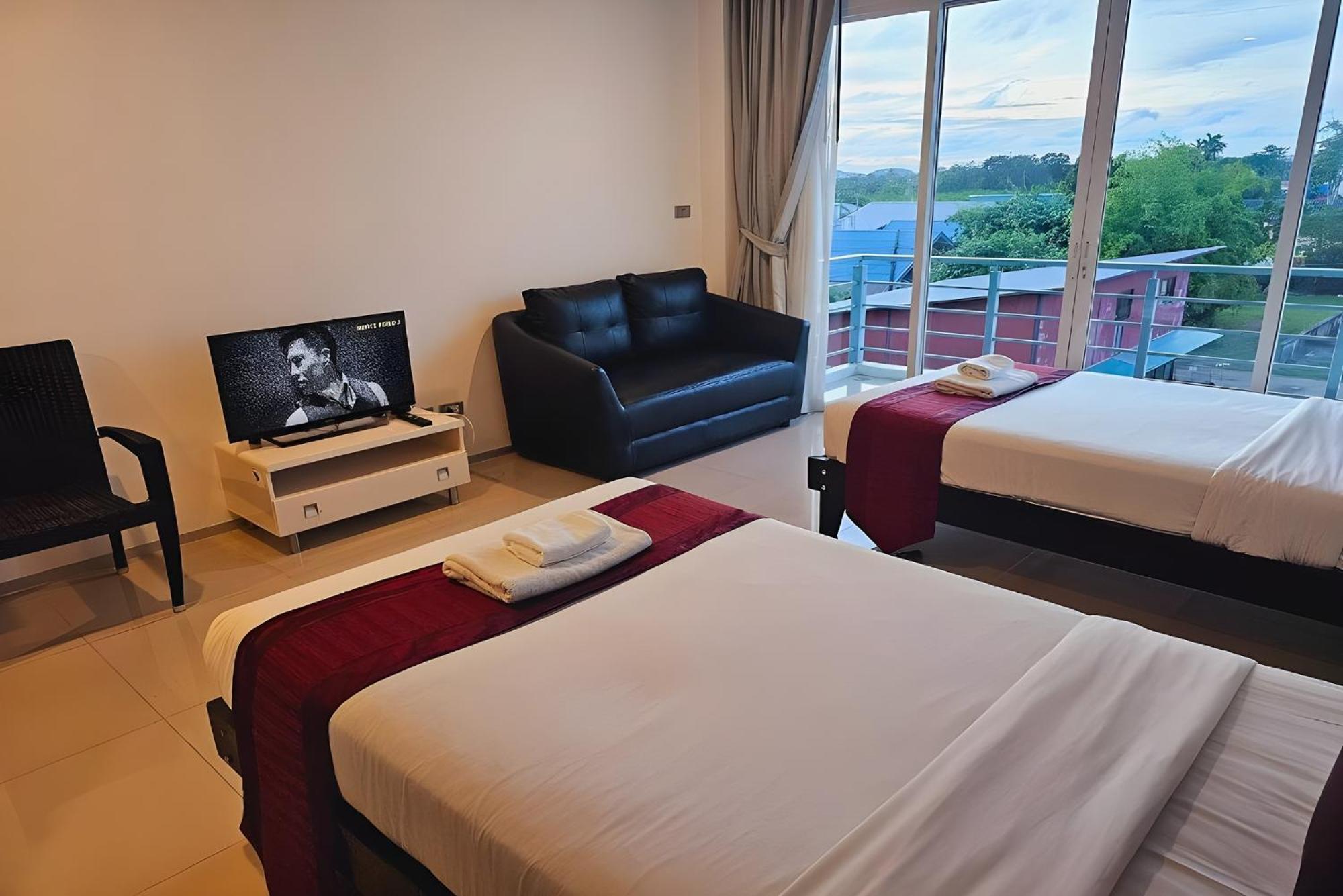 One World One Home Naiharn Hotel Rawai Buitenkant foto