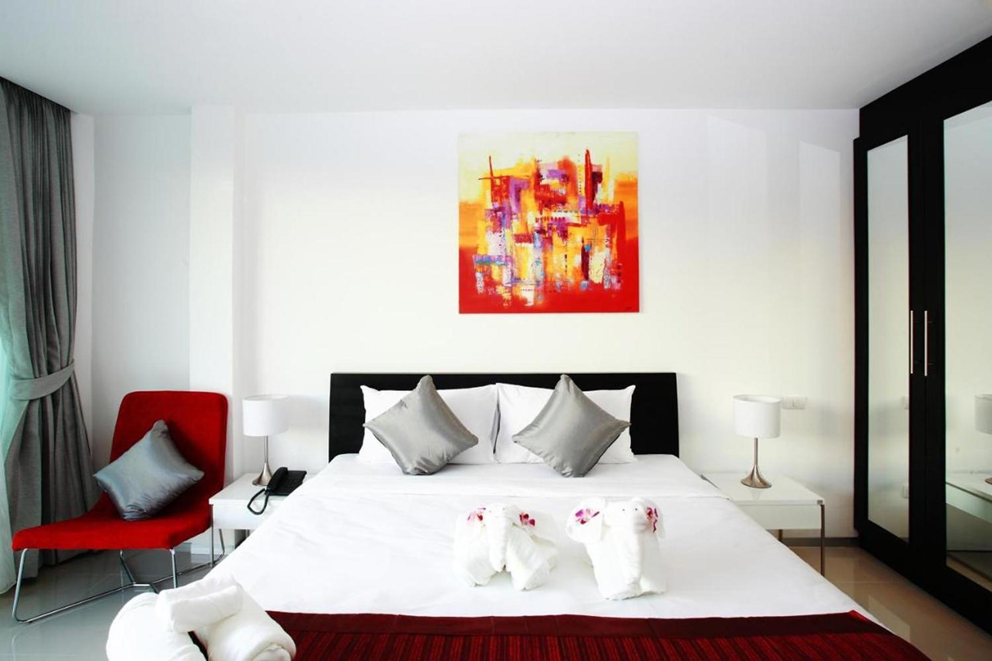 One World One Home Naiharn Hotel Rawai Buitenkant foto