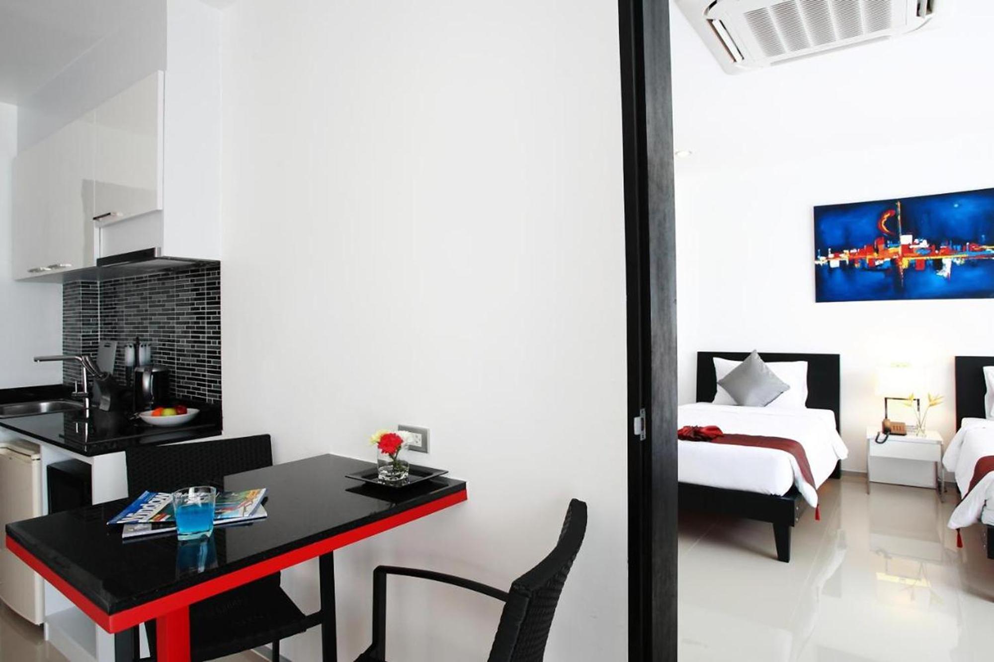 One World One Home Naiharn Hotel Rawai Buitenkant foto