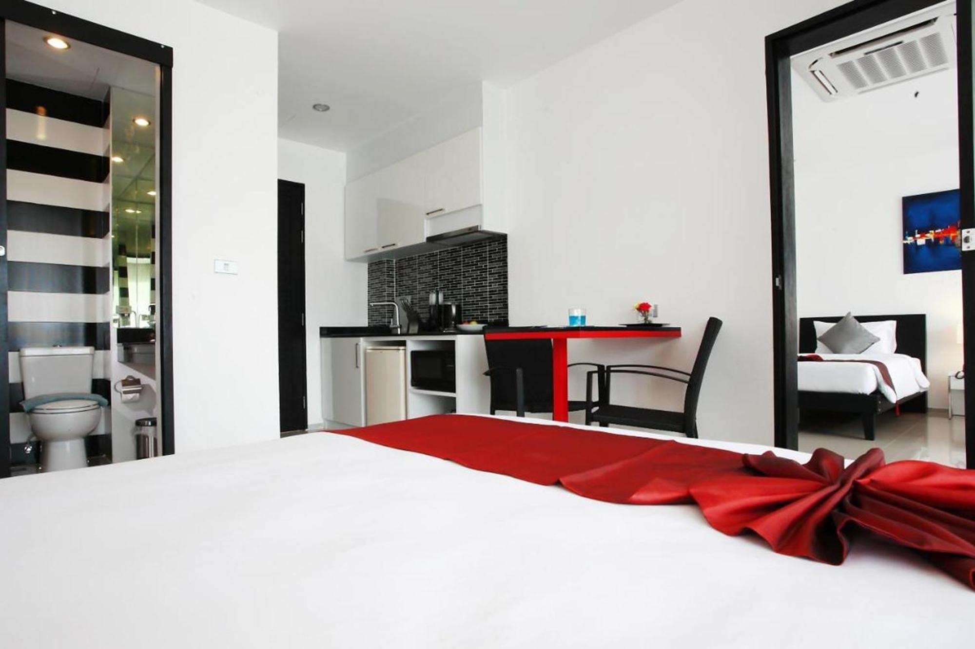 One World One Home Naiharn Hotel Rawai Buitenkant foto