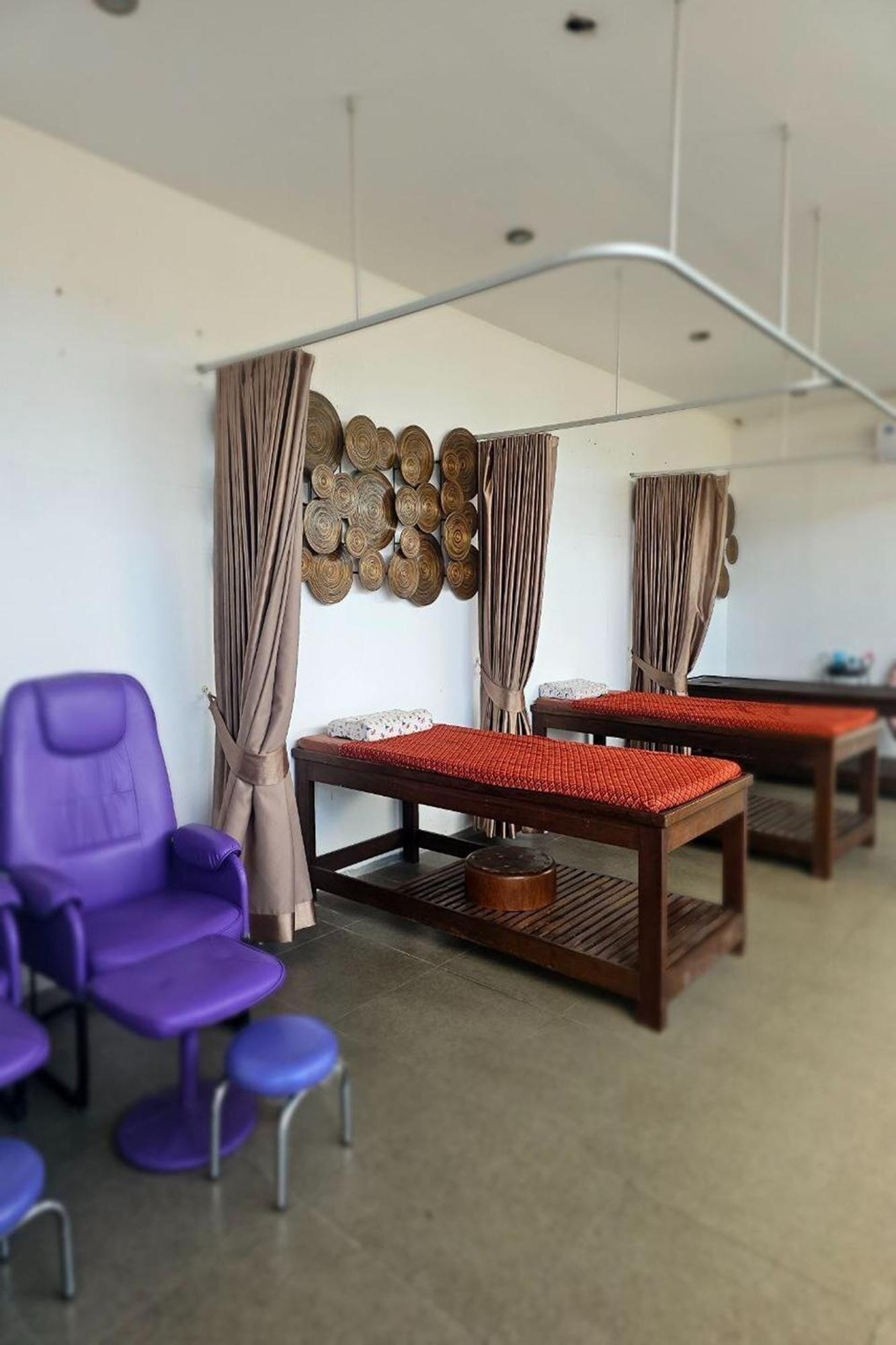 One World One Home Naiharn Hotel Rawai Buitenkant foto